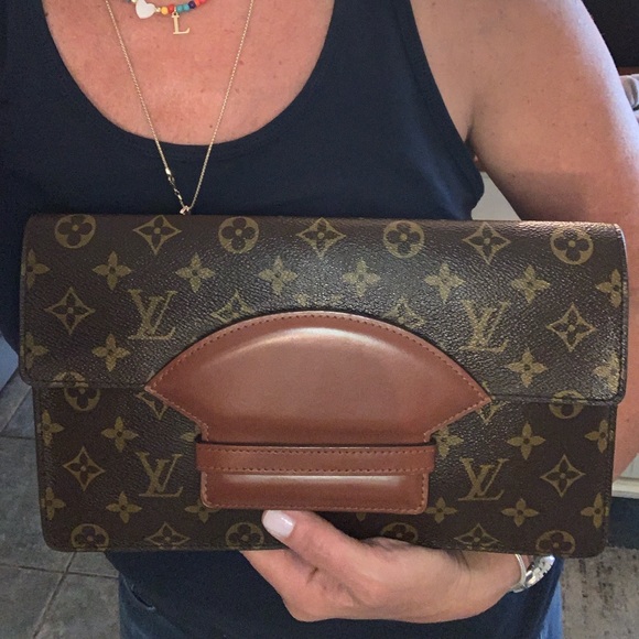 Louis Vuitton clutch - Picture 13 of 17